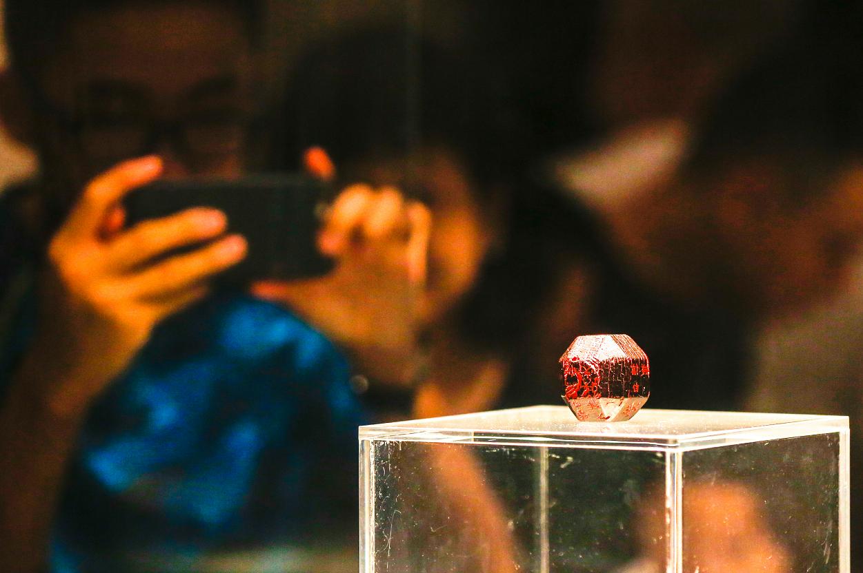 1989年，陕西一学生捡到“发光黑球”，10年后“煤球”成无价国宝