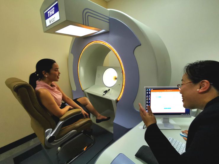 海外首台中医“太空舱”空降马尼拉用采集大数据的方式诊疗