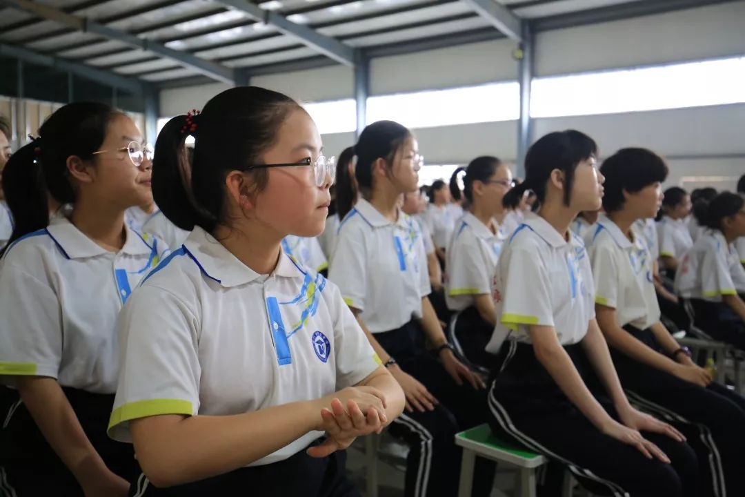 携手急救知识进校园,爱心进校园教你学急救