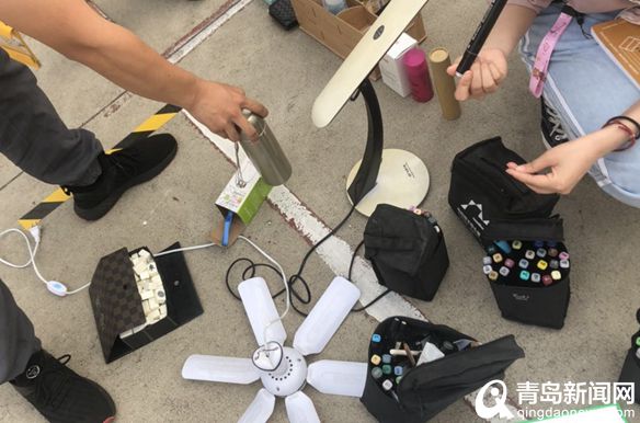 青岛高校跳蚤市场欢乐多麻将、吉他还有沐浴露