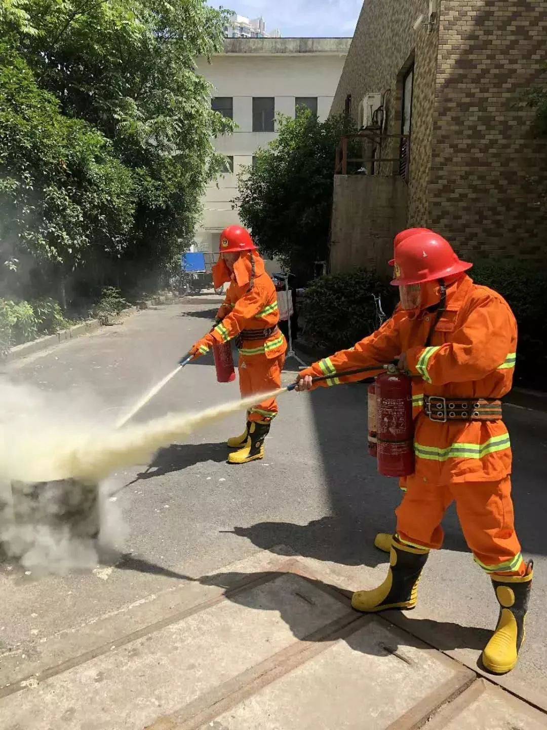 安全生产月安全宣传进社区,各社区开展安全生产月系列活动