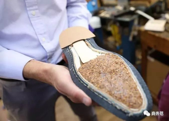 英国女王的鞋,英国女王加冕鞋子