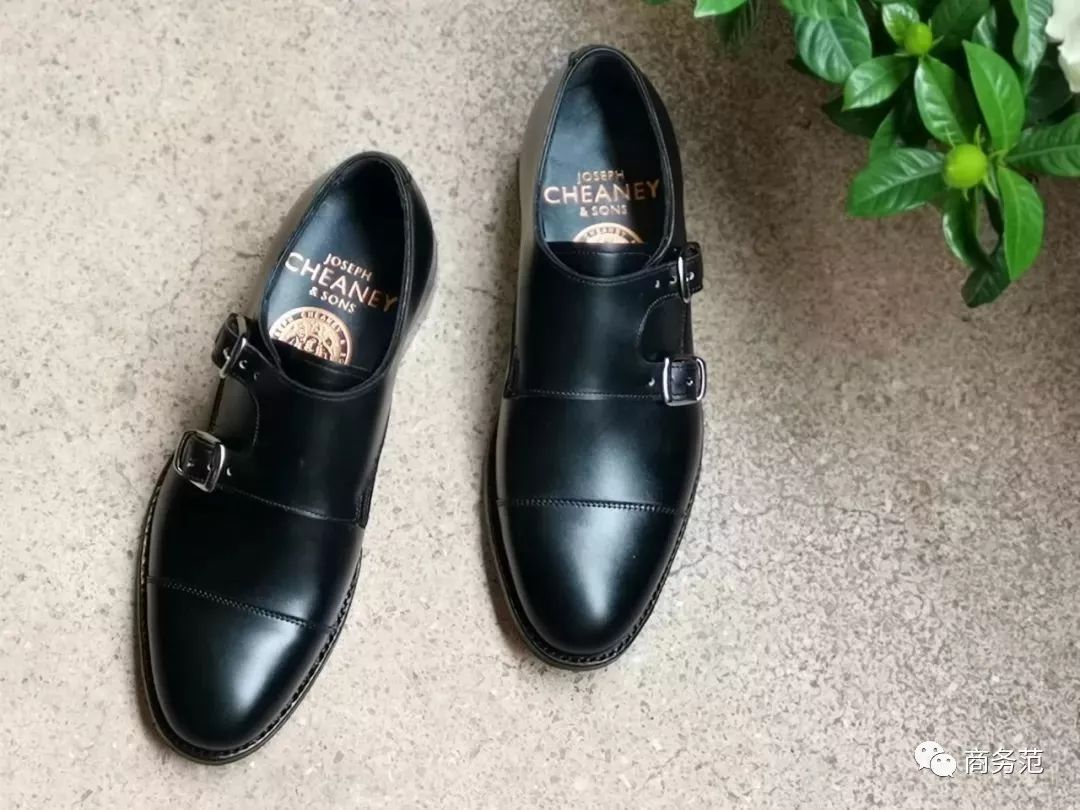 英国女王的鞋,英国女王加冕鞋子