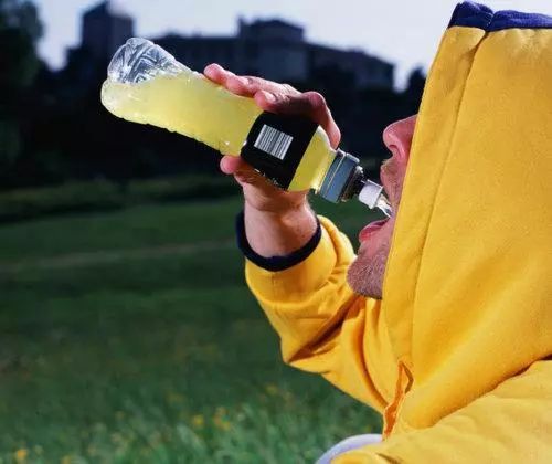 哈市28岁女子感冒后血栓！27岁宝妈出月子后偏瘫！发病原因都一个