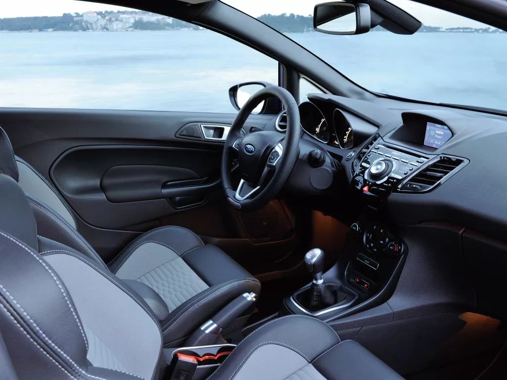 二手两厢车13年手动福特嘉年华,二手车嘉年华st