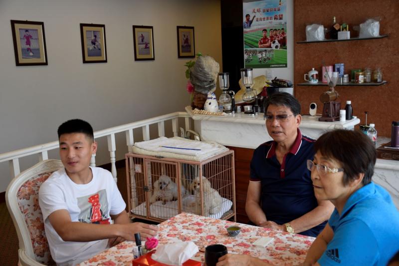 见证根宝十年磨一剑、培育铿锵玫瑰新苗，这家银行为何甘当上海足球的幕后英雄？