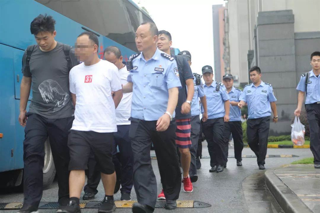 上海警方破获特大期权诈骗,上海警方破获网络期货诈骗案