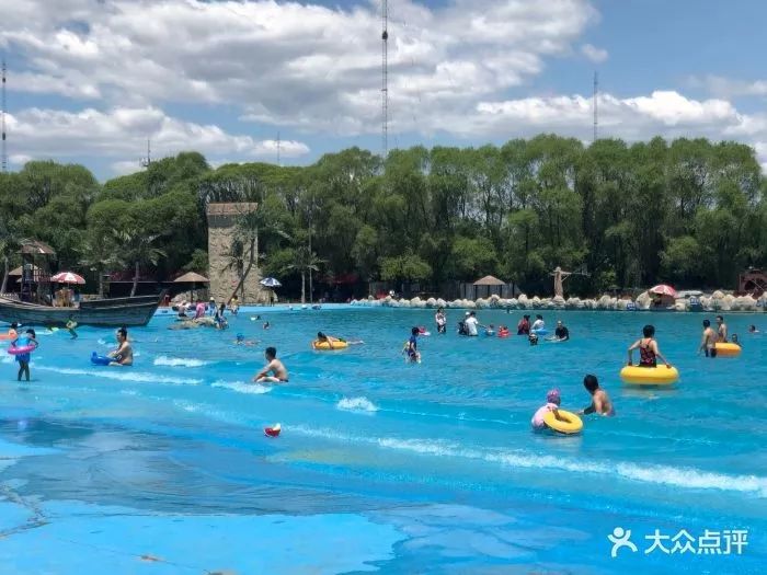 这个夏天必去的十大水上乐园,京城第一浪水上乐园