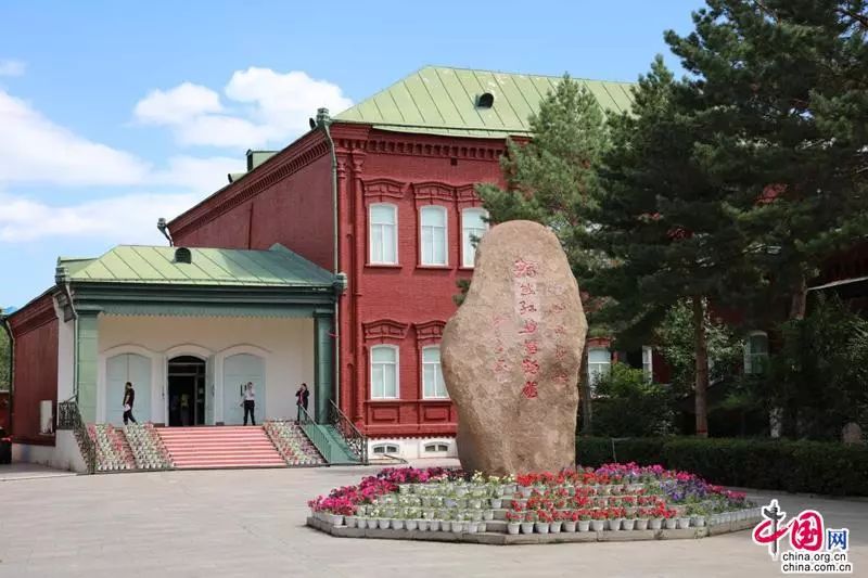 *疆新**是个好地方丨达人西游:一棵橡树满城风情——一名记者的*疆新**日记