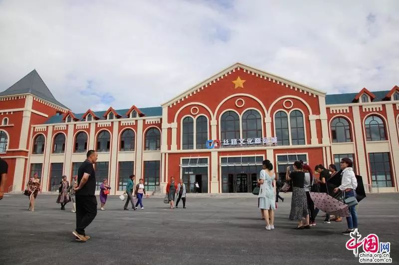 【记者的*疆新**日记】塔城印象：一棵橡树满城风情