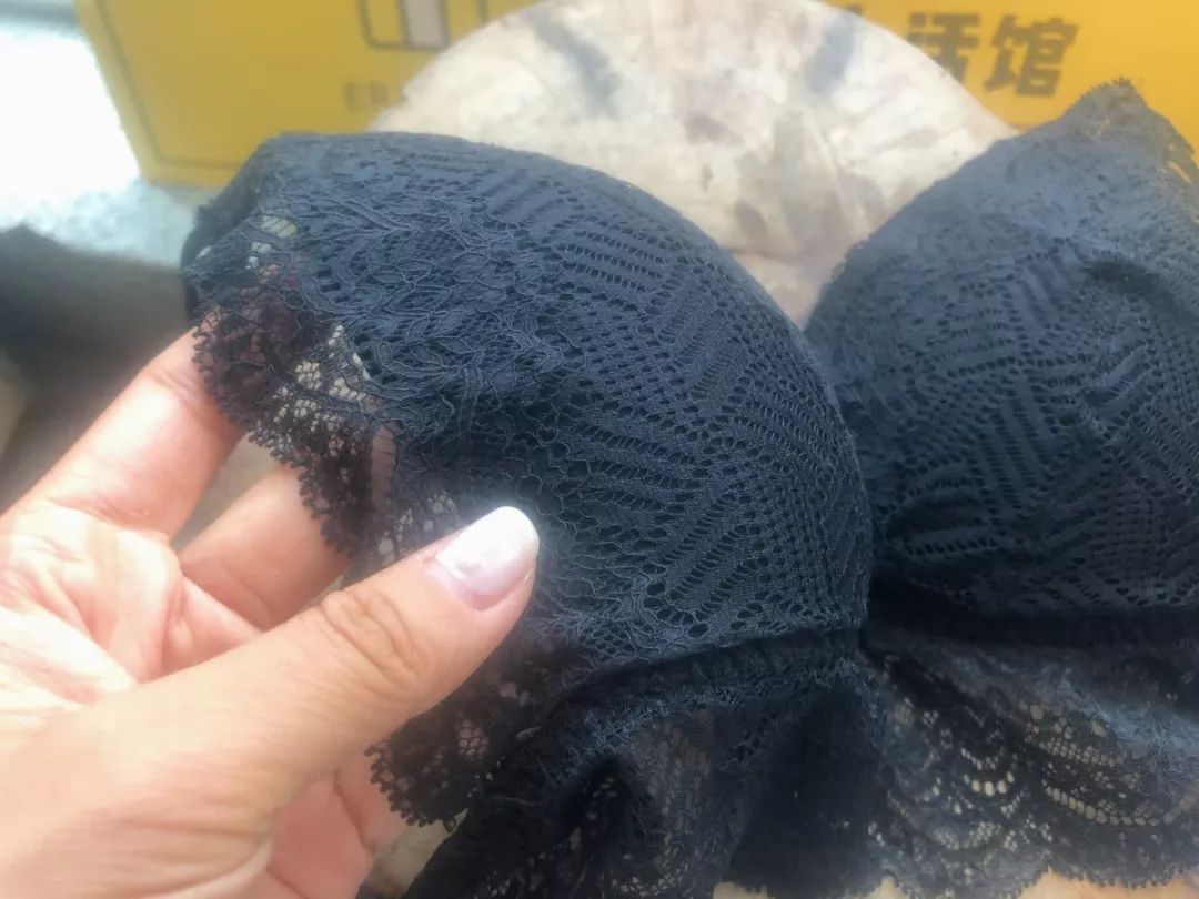 好物|尴尬，我看到你内衣的边边和背上勒出的肉了......