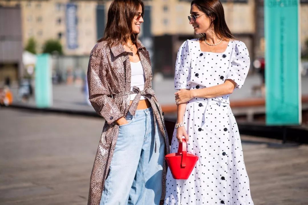 印花人物连衣裙,印花连衣裙到脚踝超长款