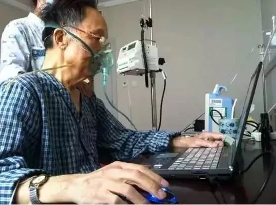 经历世事沧桑依然初心不改,岁月流逝初心不改的话