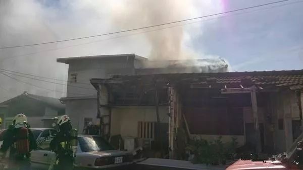 家中突发火灾6岁女孩沉着冷静,居民家失火七岁女童不幸身亡