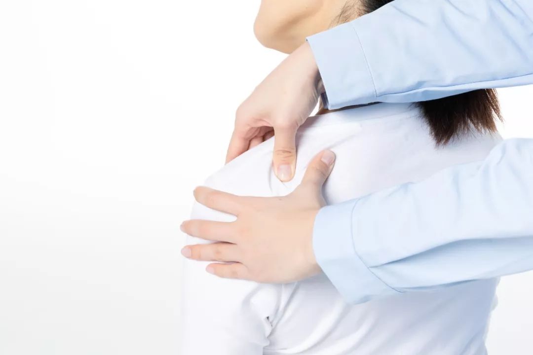 寒气在背上颈肩上痛怎么办,肩颈驱寒气最好的方法