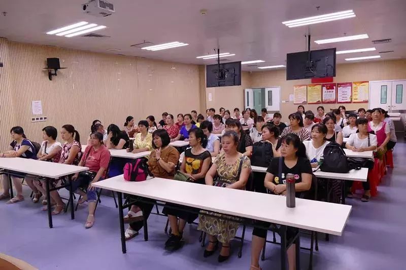 孕产期关爱相伴健康讲座,产科护理科普活动周关爱女性