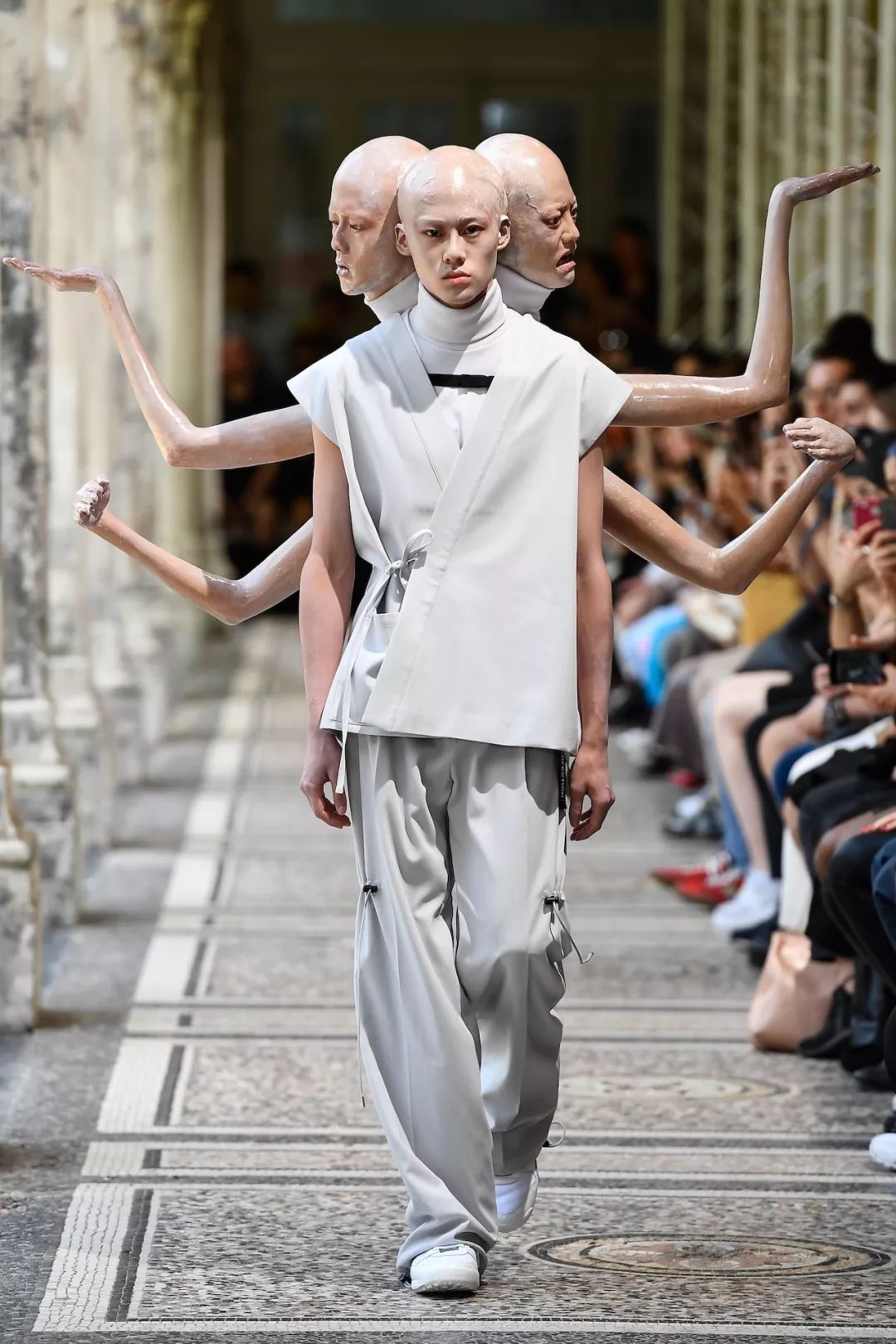 男装周|你看过国产玄幻杂志《九州幻想》么？最近都在搞这种未来修行