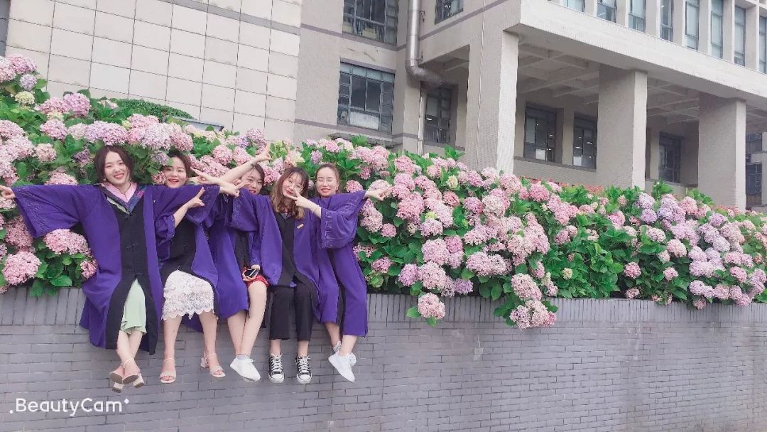 毕业照告别的是我们的青春,毕业照是我们永久的留念