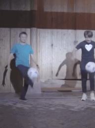 王霜一分钟颠球,王霜花式颠球视频