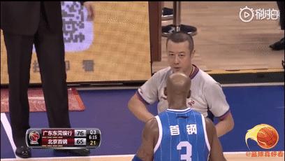 cba裁判杨茂功合法防守位置,cba杨茂功裁判眼神