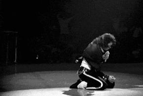 中国造了双变态小白鞋！狂虐20万次不皱！自带800散热孔，百元就搞定