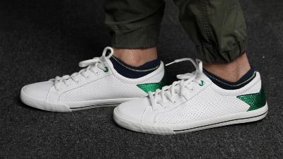 中国造了双变态小白鞋！狂虐20万次不皱！自带800散热孔，百元就搞定