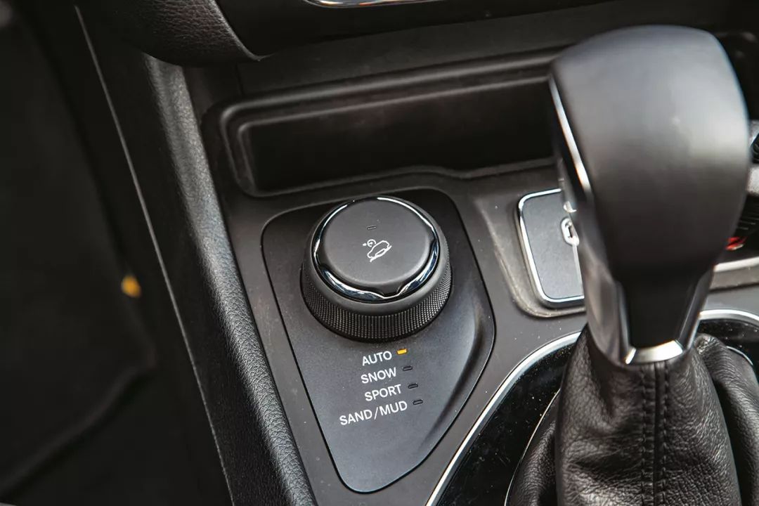 2020款jeep自由光试驾,jeep性能版自由光