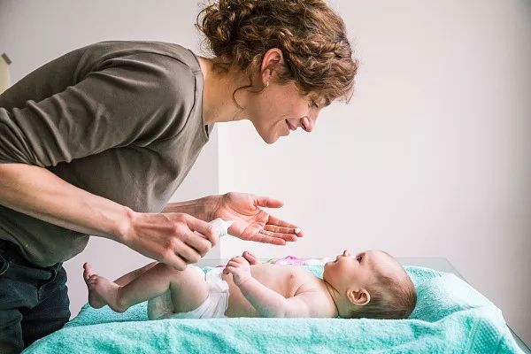 宝宝红脸蛋怎么护理,宝贝冬天红脸蛋怎么护理