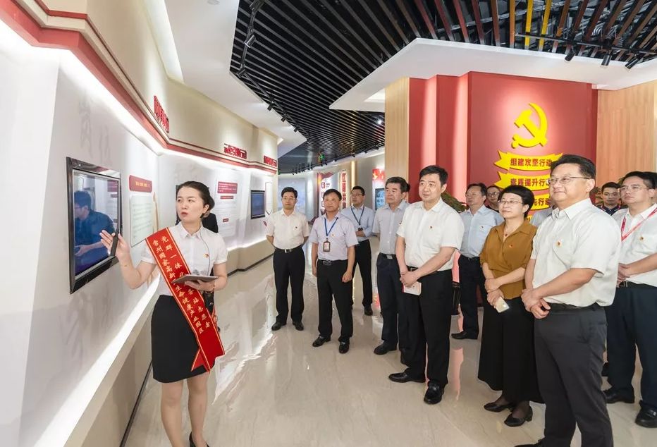 万紫千红总是春的上半句,万紫千红总是春原诗