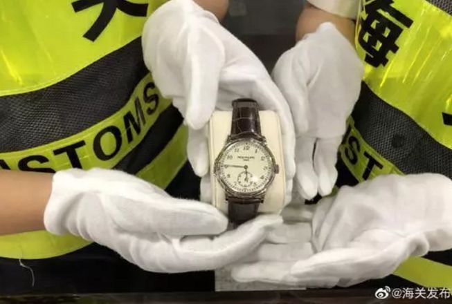 3个多亿名牌手表被国外海关没收,男子为逃海关将275万名表戴手上