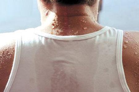 夏日穿衣清凉实用很重要,夏季出门怎么穿最凉快