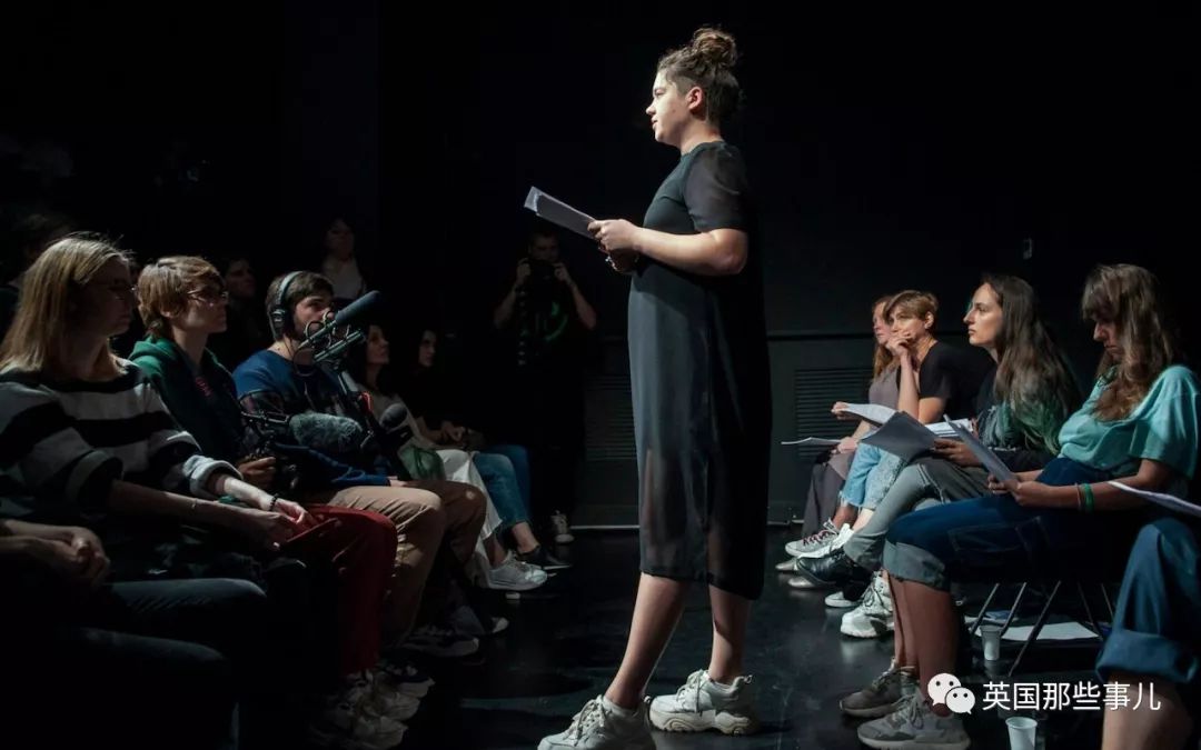 姐妹三人联手杀死残暴鬼父被控谋杀…近30万人求情：她们无罪