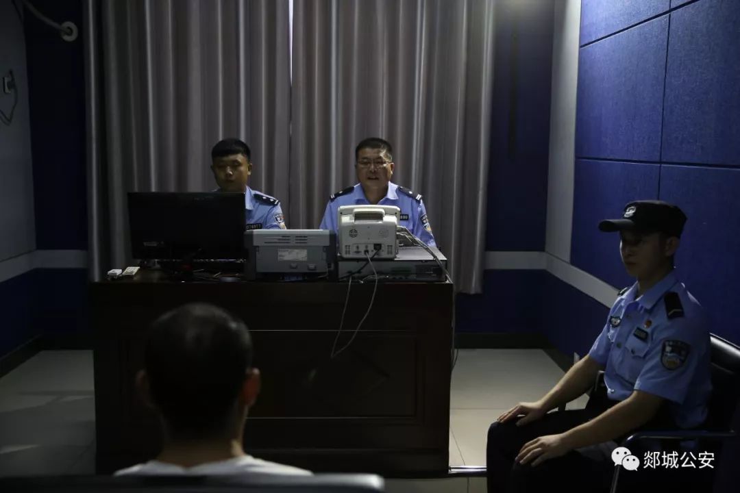 两男子深夜砸19辆车盗窃7小时落网,打小偷一巴掌违法吗