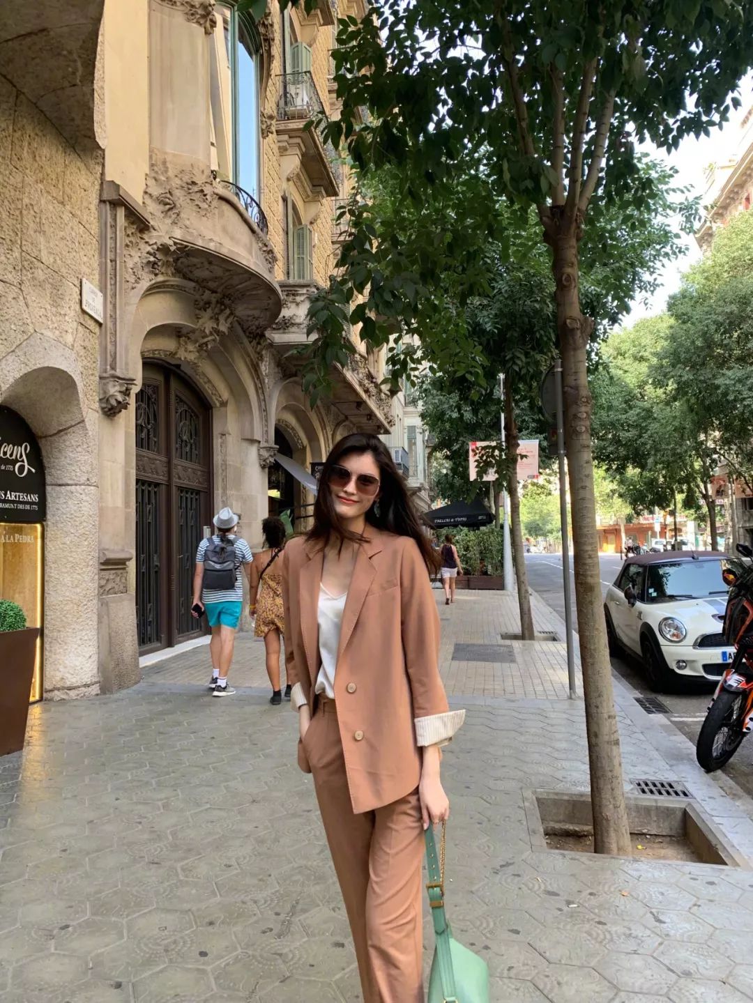 何穗刘雯香奈儿走秀,何穗刘雯超模走秀