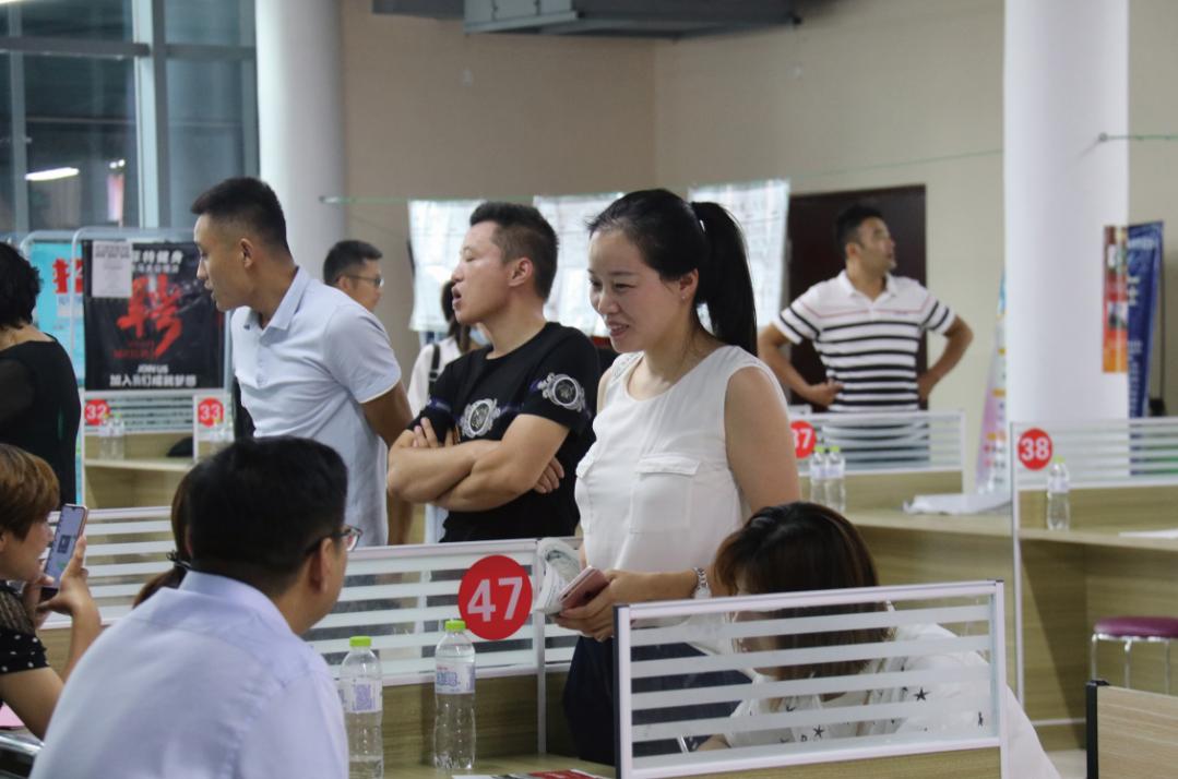 交五险一金、平均工资4500元优厚薪资待遇吸引人才就业