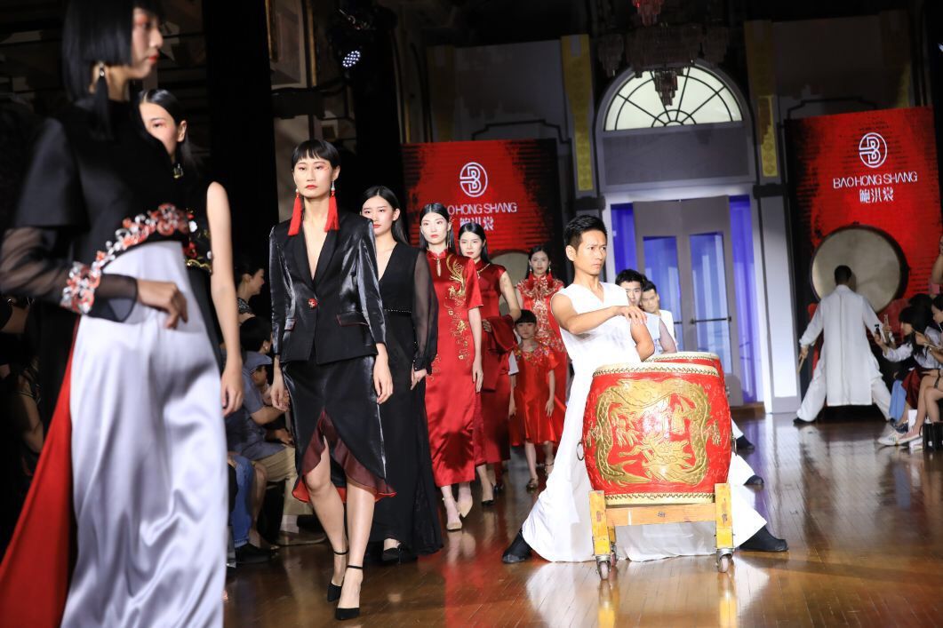 高定巴黎时装周发布会,香奈儿春夏高定时装周