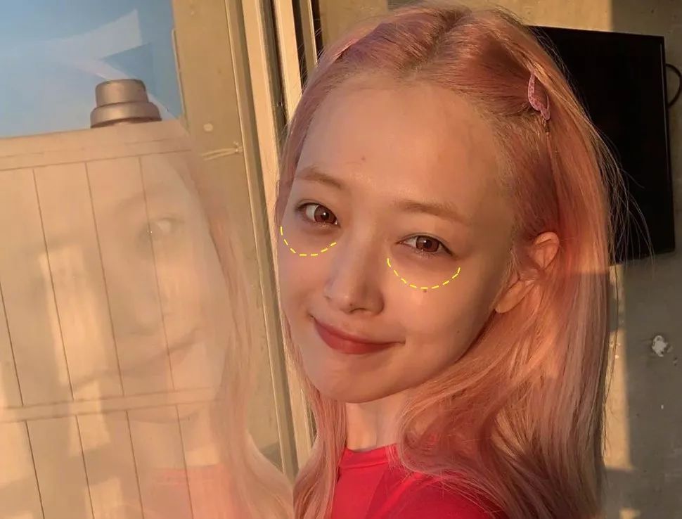 又是激凸又是露底，“蜜桃肌”的盛世美颜也有翻车时