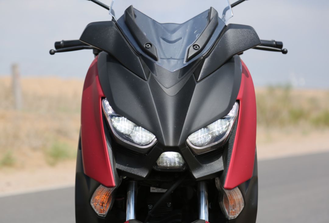 车评测视频对比,雅马哈xmax300摩旅进藏