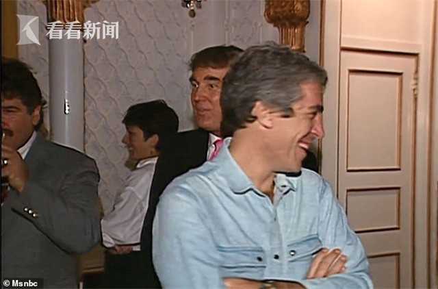 美大选激战正酣特朗普1992年搂辣妹热舞视频被“挖坟”卷入性丑闻