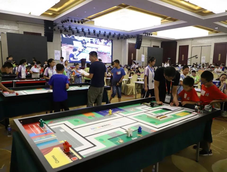 世界青少年机器人奥林匹克夏令营活动河北站在我市举办