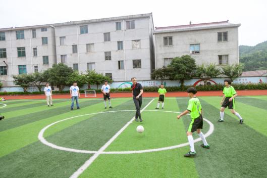 关爱留守儿童亲情陪伴成长,陪伴对孩子是最大的关爱