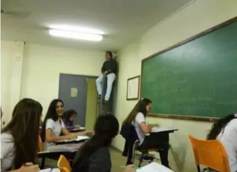 有一个逗逼同事是什么体验,有一个奇葩老师是怎样的体验