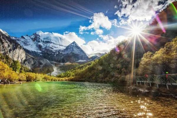 暑假游稻城亚丁多少钱,暑假稻城亚丁全国性免费开放