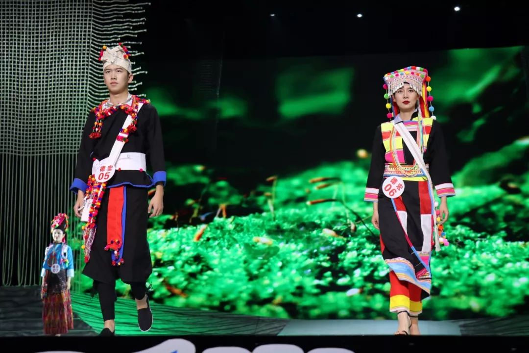 德宏五种少数民族服饰走秀音乐,云南少数民族服饰秀