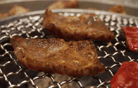 火爆热闹的烧烤,火热地带烧烤