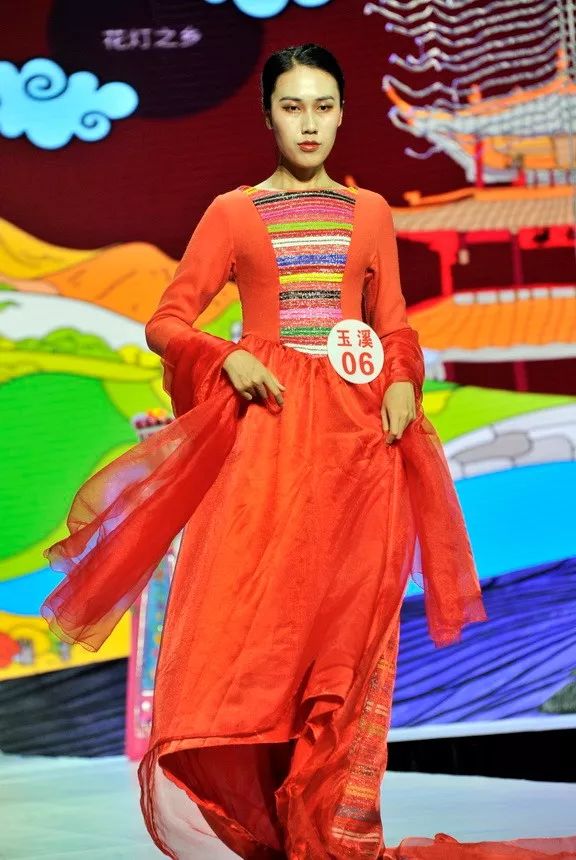 德宏五种少数民族服饰走秀音乐,云南少数民族服饰秀