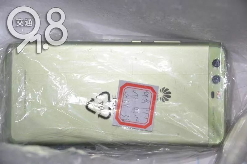 深圳警方抓获假冒华为手机,你买的手机是不是正品