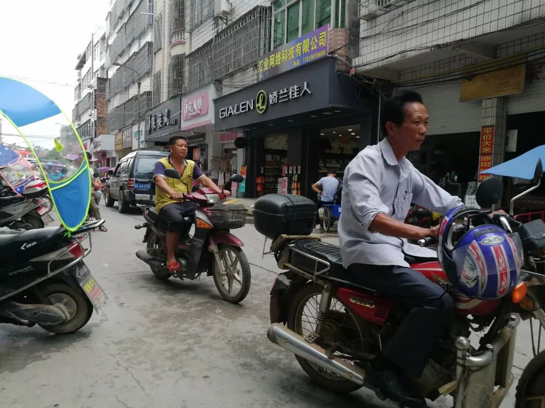 一个携童自杀的女人