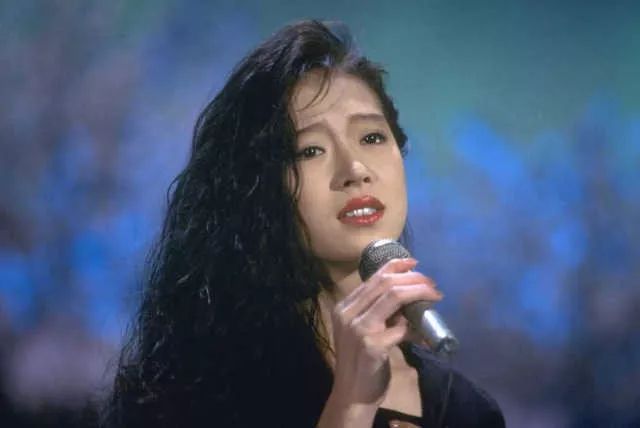 在新人选秀节目里，我看到了一位复古歌姬