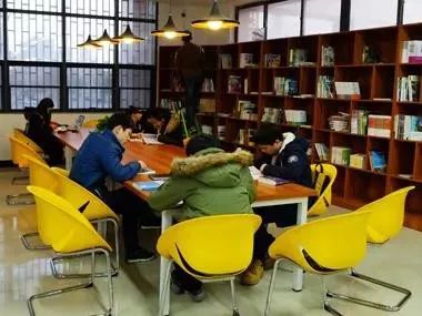 都上央视了！大学校园书店怎么突然这么火？